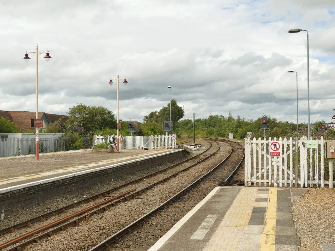 The north end of Stratford-upon-Avon station, where the Birmingham and Leamington lines leave town.